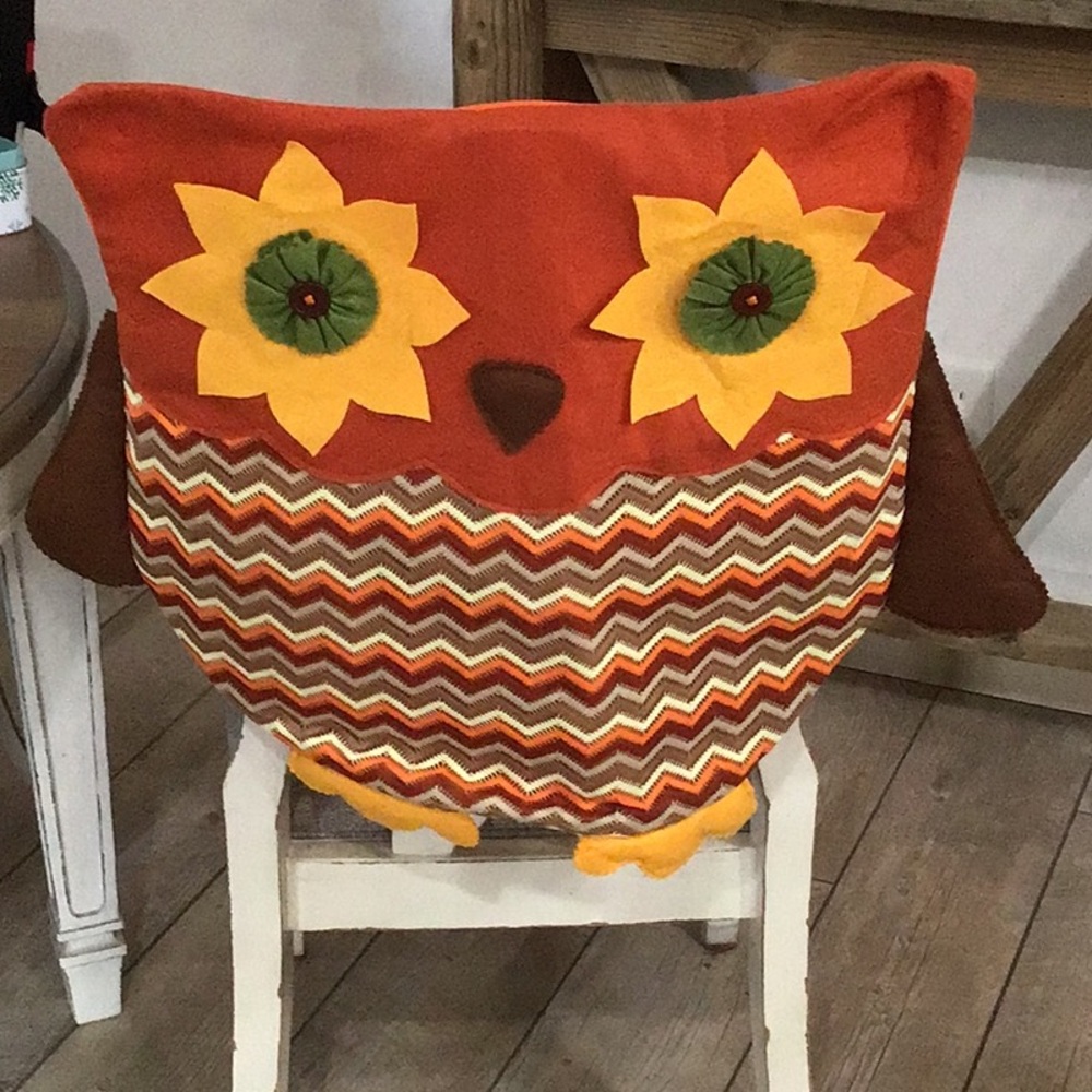 Chair back covers OWL with a matching pillow.